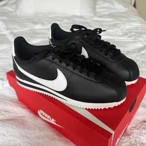 Classic Nike Cortez Sneakers Size 6.5